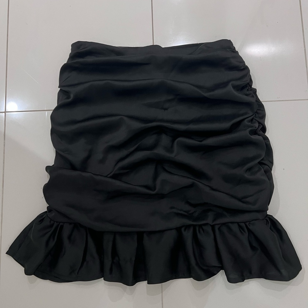 Missguided Rouged black skirt with zipper